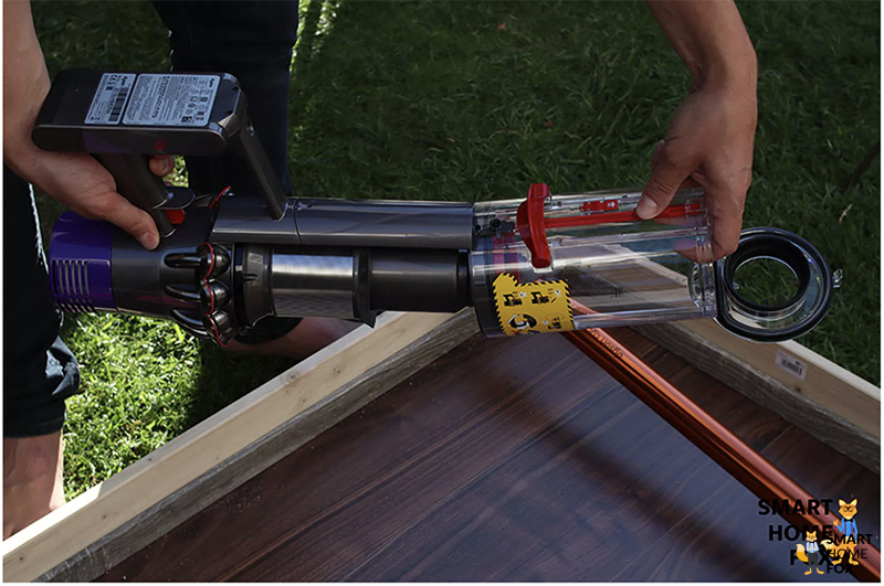 Dyson Schmutzbehälter leeren